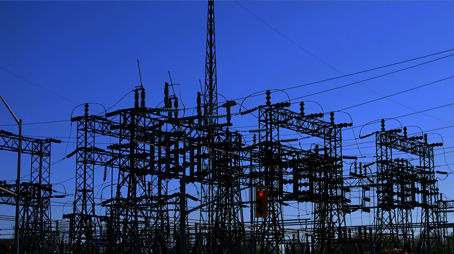 torre de equipamiento eléctrico